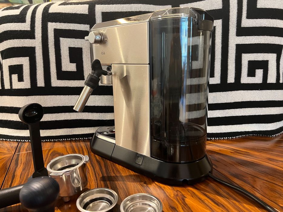 Maquina de Café DeLongui Dedica EC685 Metal