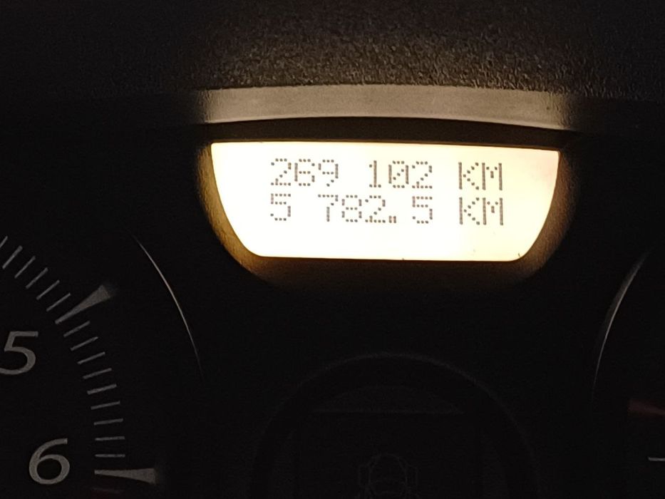 Продам машину Рено Меган 2 2005 год 1.6 бензин