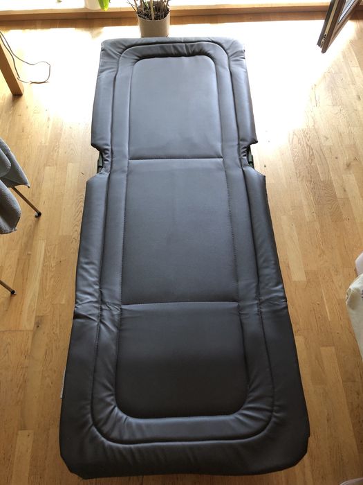 Łóżko z materacem