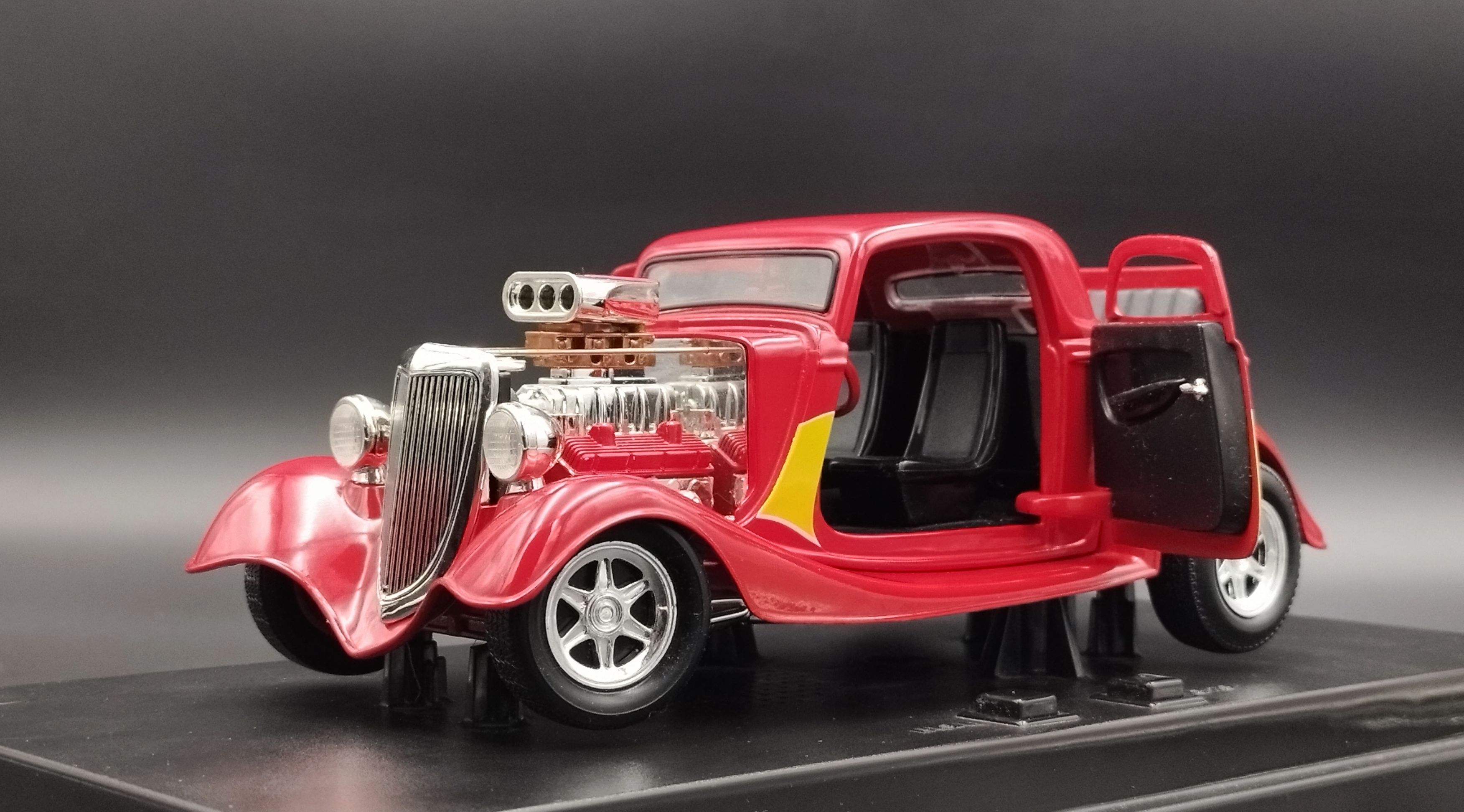 1:18 Ertl 1934 Ford 3 Coupe Hot Rot (Rare) Światła i Dźwięk silnika