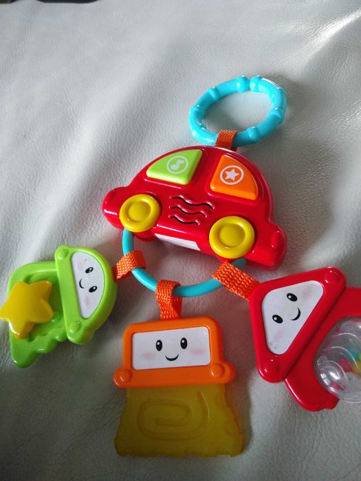 Zawieszka interaktywna samochod kluczyki grzechotka gryzak wielofunkc