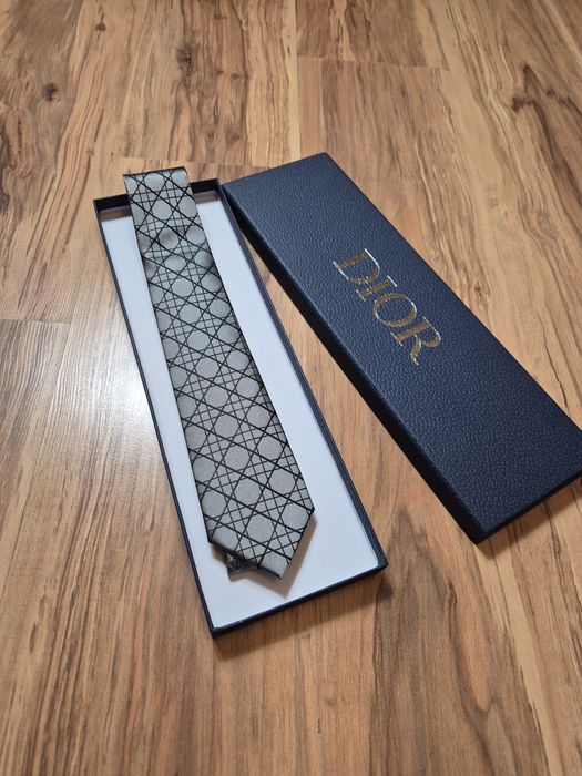 Szary / srebrny krawat Dior jedwabny