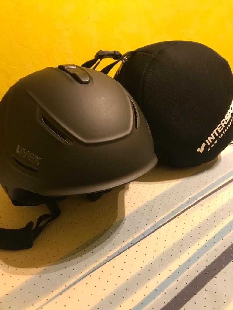 Kask narciarski Uvex + pokrowiec