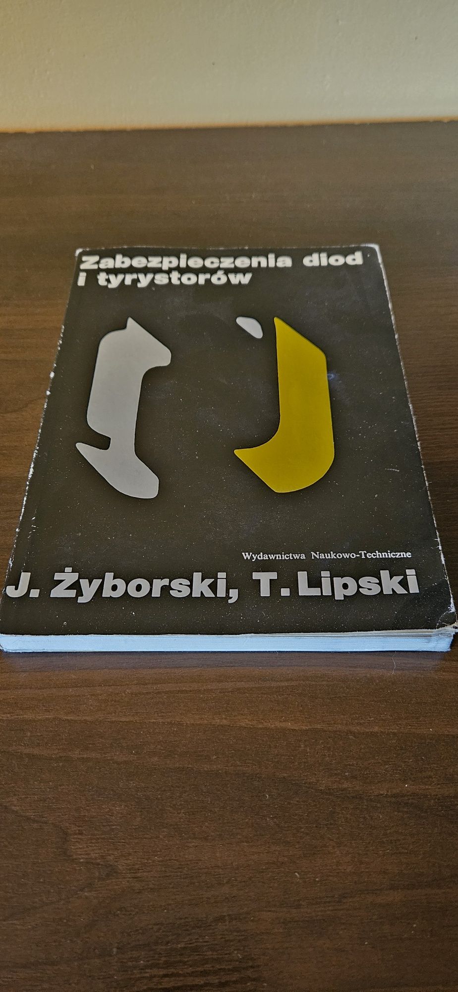 Zabezpieczenia diod i tyrystorów.