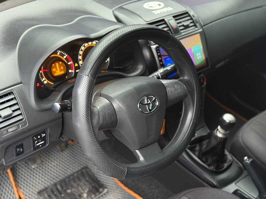 Toyota Corolla 2011, 1.3 бензин, механика 6-ст