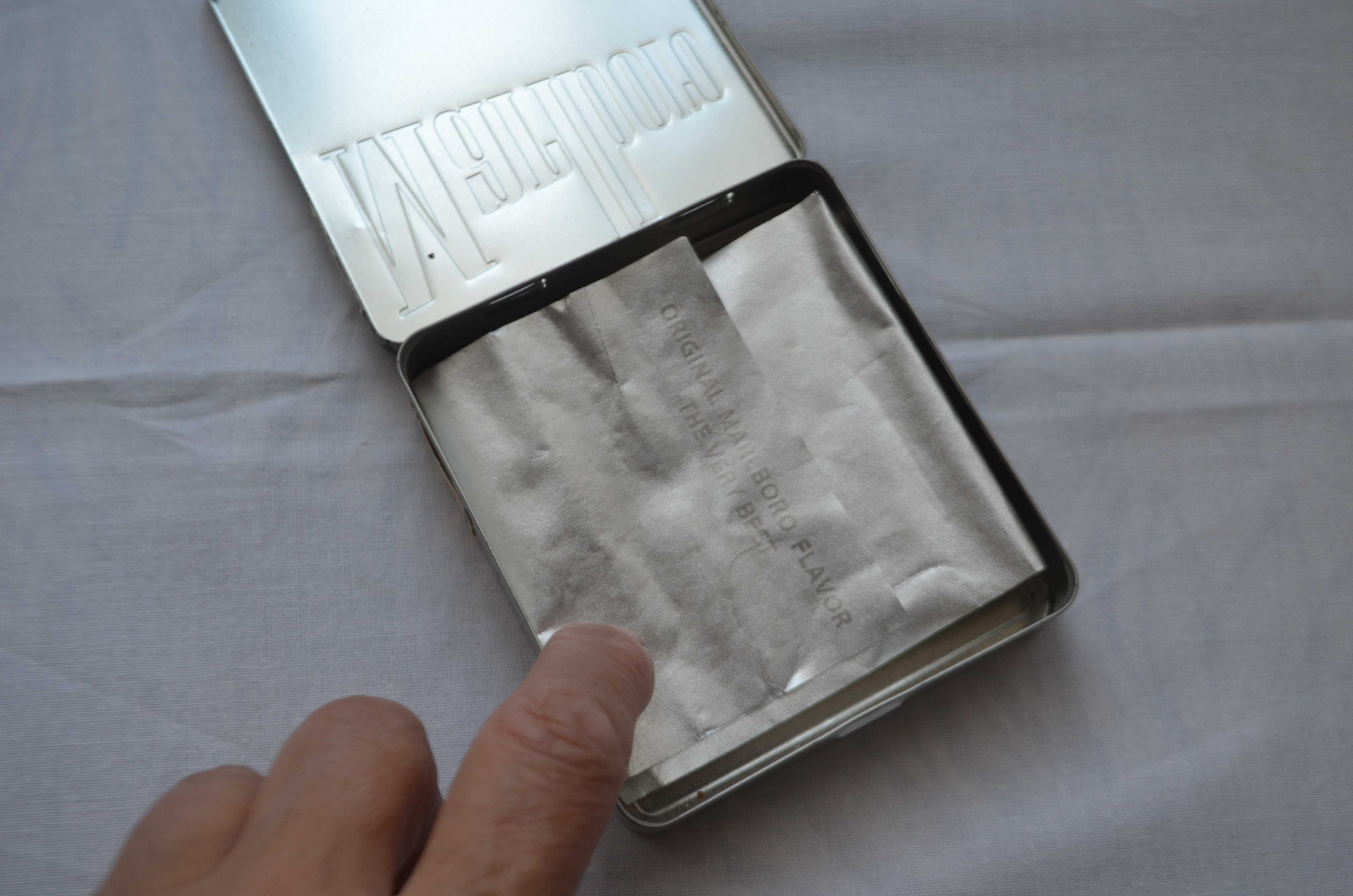 puszka po papierosach metalowa Marlboro