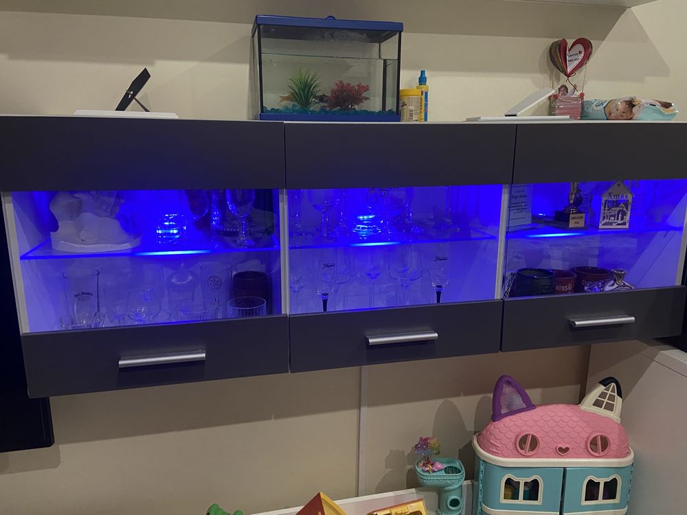Vendo movel completo com leds