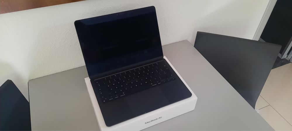 Apple MacBook 13,3