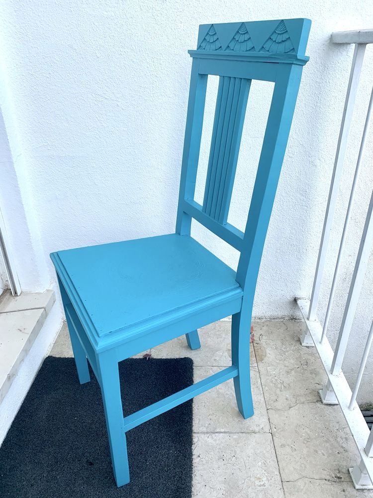 Cadeira de época restaurada e reciclada