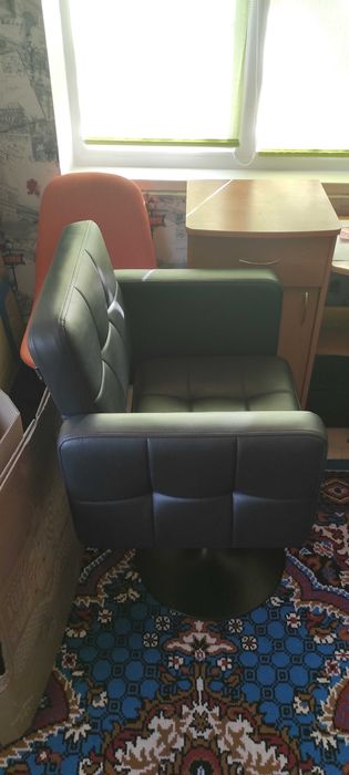 Крісло для перукаря, та перукарень.