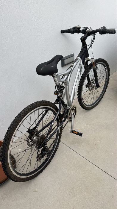 Bicicleta roda 26  com travoes disco