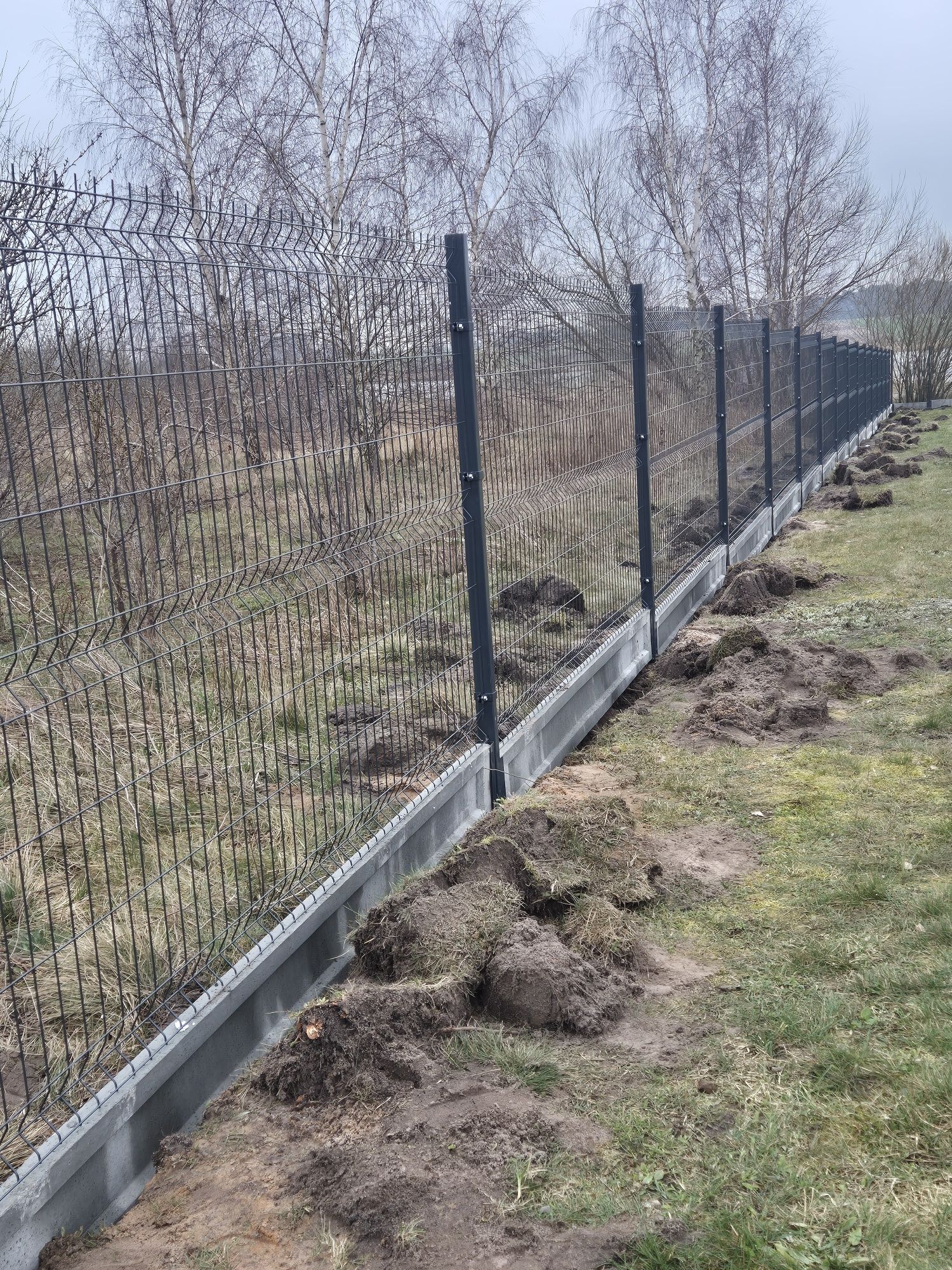 Montaż ogrodzeń panelowych
