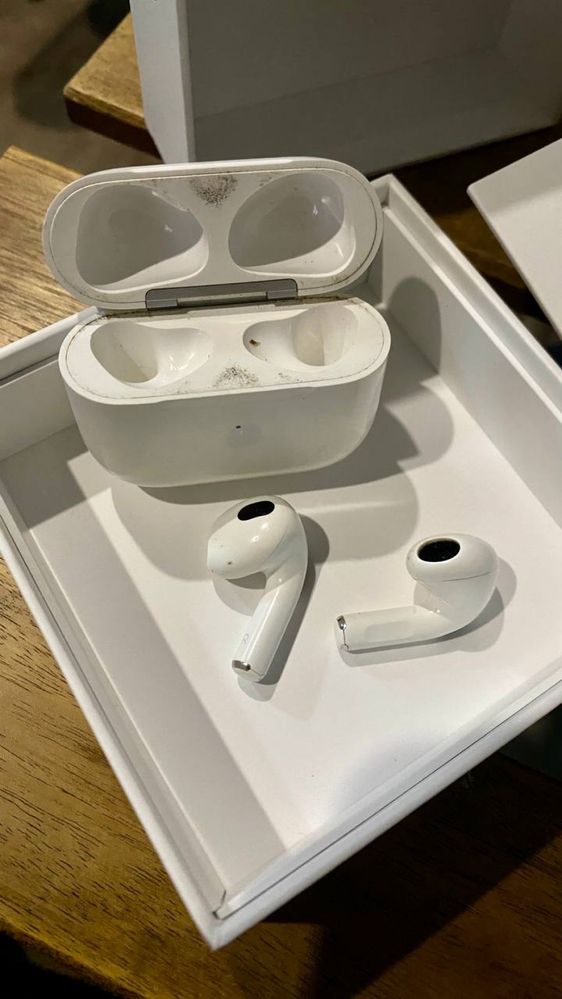 AirPods 3 Lightning Charging Case