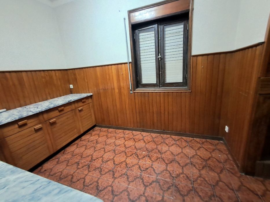 DESCEU!!    Moradia T4+ em Azurara - inúmeras possibilidades