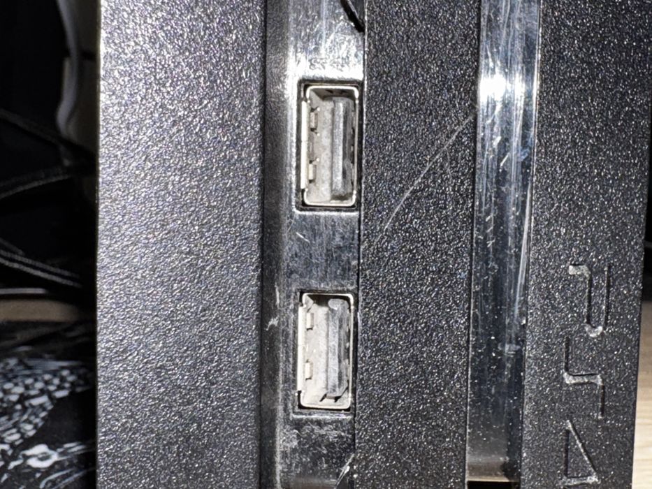 PS4 Pro 1TB + джойстик + 4 игры (FIFA 15/16/18/20) В хорошем состояние