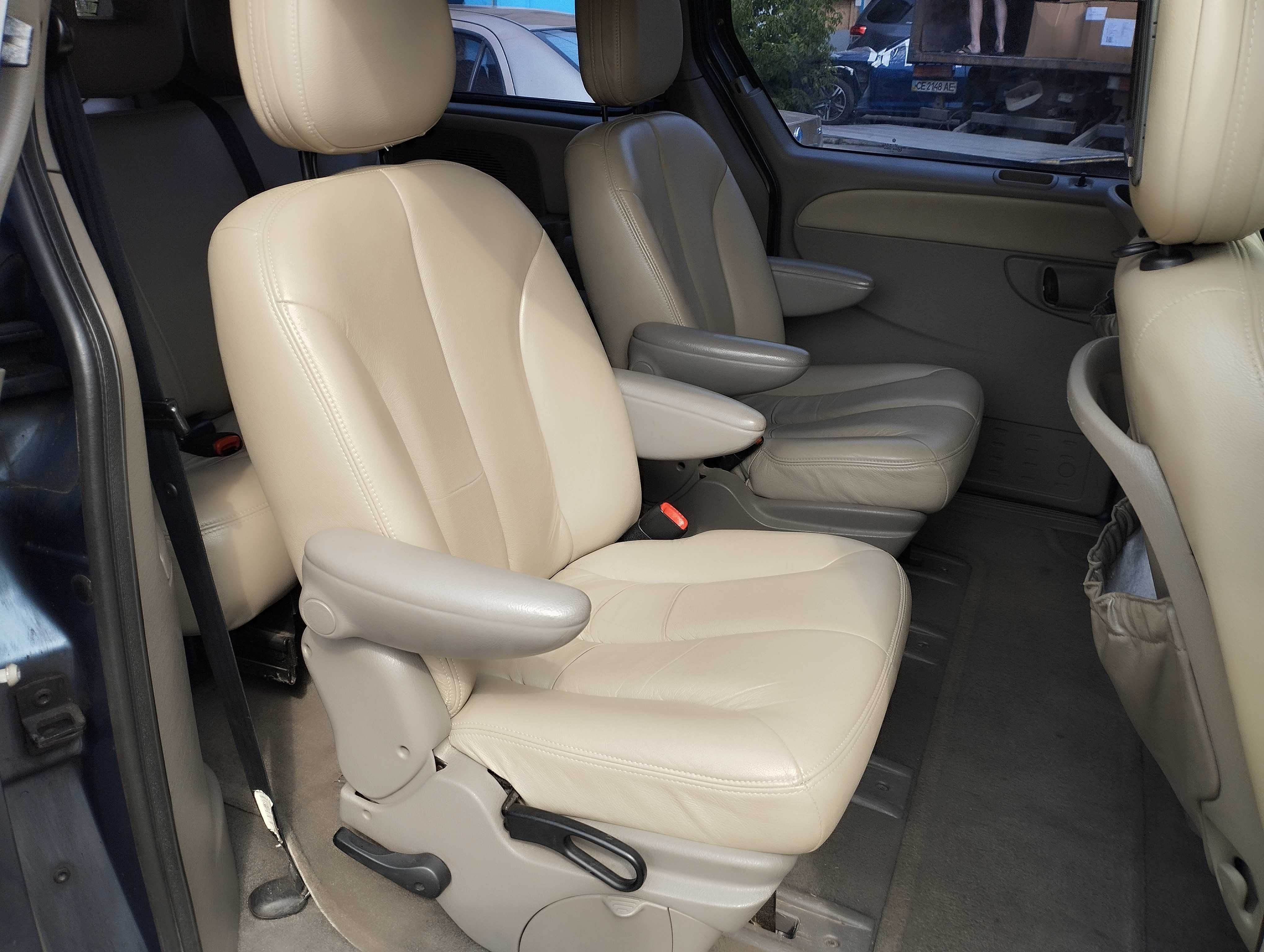 Chrysler Grand Voyager 3.3 v6 AT минивен на автомате газ бензин