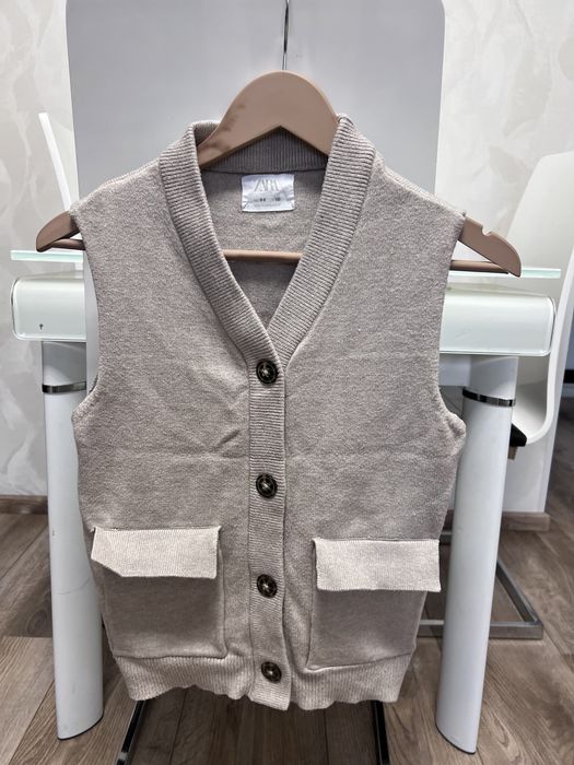 Продам жилет Zara на девочку рост 130