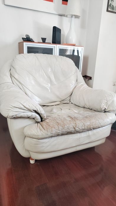 Sofá em pele 3 lugares - oferta 2 individuais