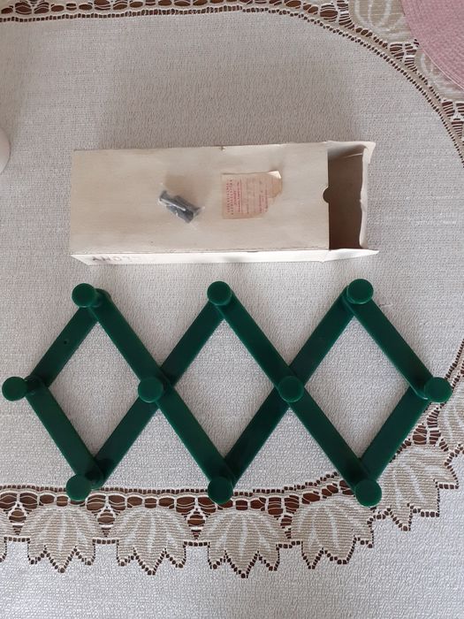 Wieszak łazienkowy z PRL-u