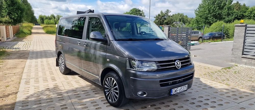 Продаю Volkswagen Multivan 2012 року.