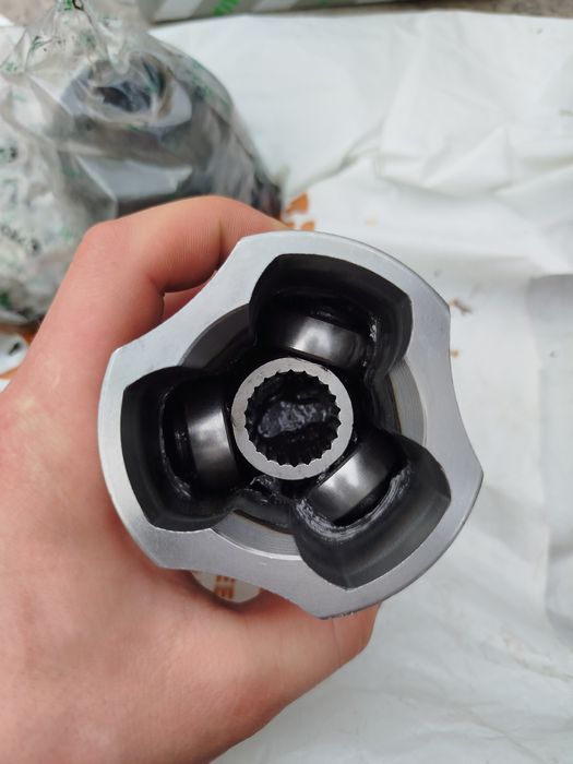 Продам внутрішній шруз (тришиб) Hyundai Accent 2009