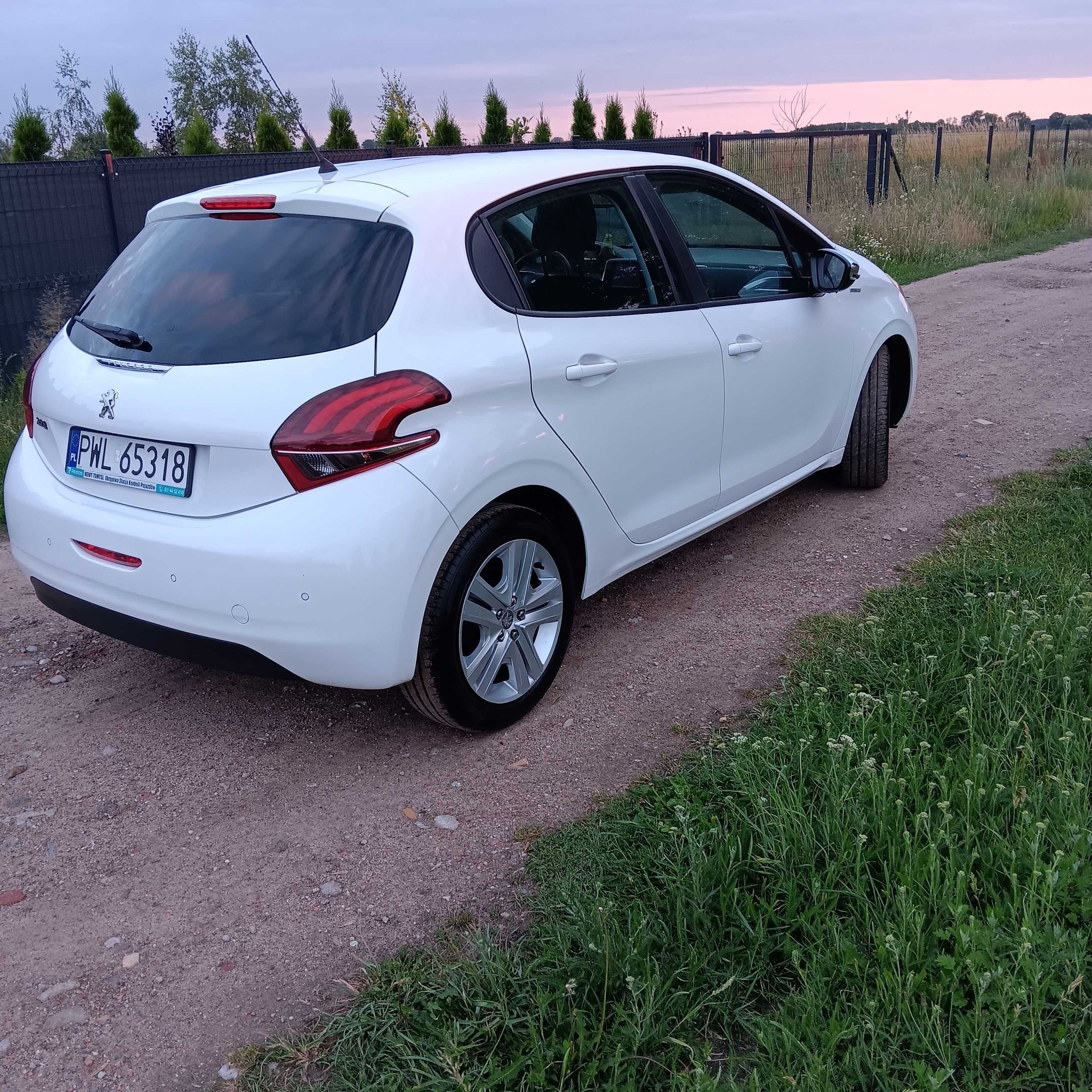 Peugeot 208 w bdb stanie