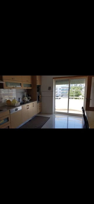 Alugo quarto no centro de Leiria