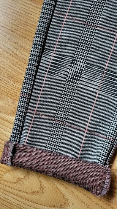 Reserved piękne eleganckie tweedowe spodnie marchewki