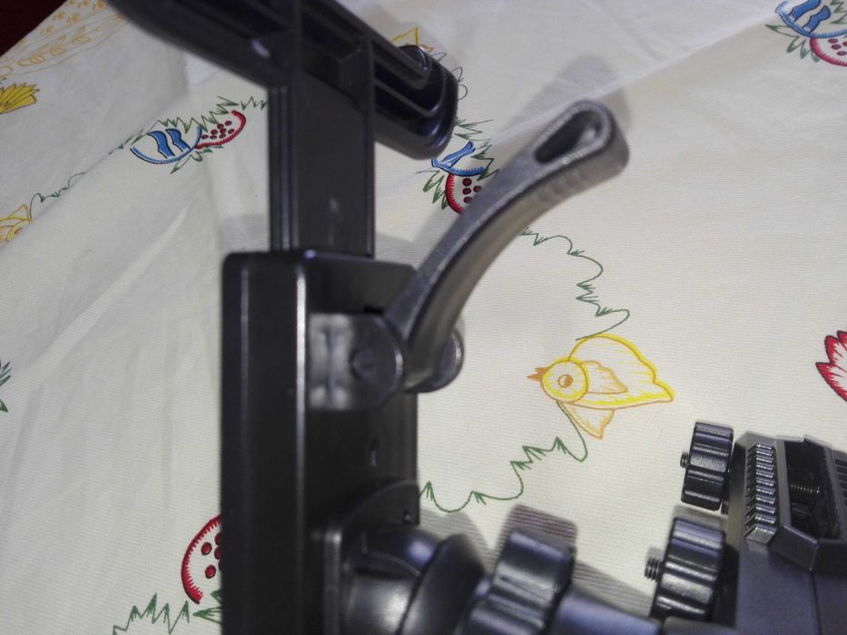 Suporte Universal Tablet (de 8" a 10" polegadas) para Carro