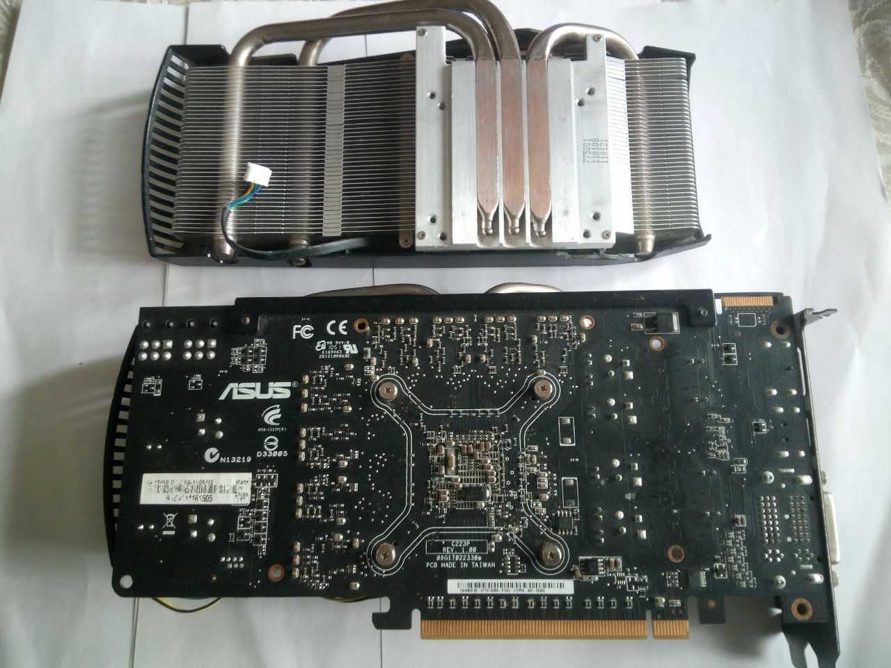 Видеокарта Asus PCI-E Radeon HD6850 1GB DDR5 Нерабочая на запчасти