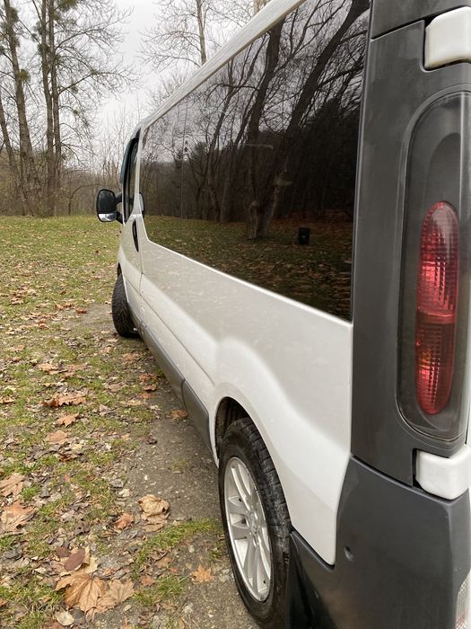 Opel Vivaro 2004 рік 1.9 довга база