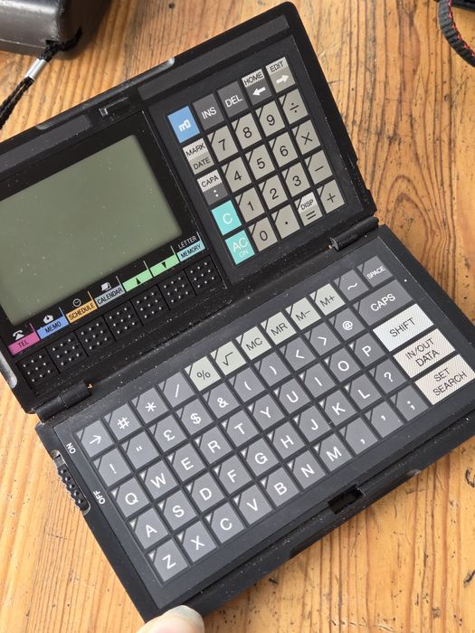 Casio Digital Diary SF-4000 Organizer Notatnik Laptopik Kalkulator