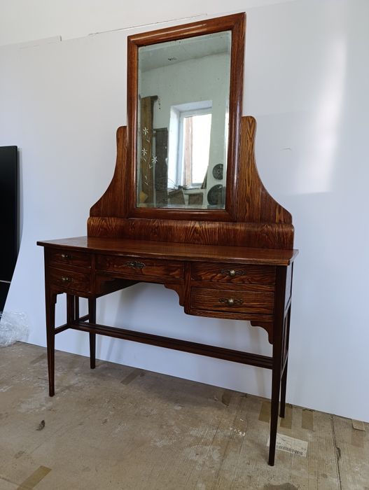 Odnowiona Zabytkowa toaletka z ruchomym lustrem