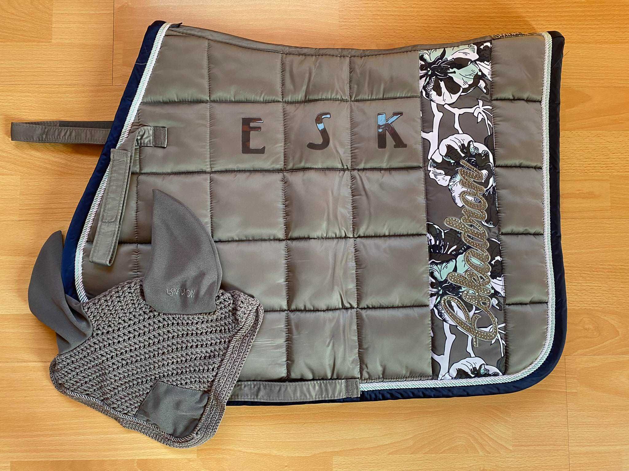Komplet  Eskadron BIG SQUARE GLOSSY steelgrey czaprak+nauszniki VS