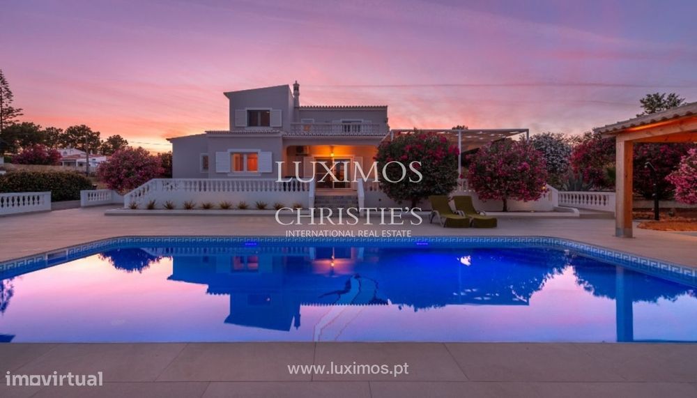 Fantástica Moradia com piscina para venda em Carvoeiro, Algarve