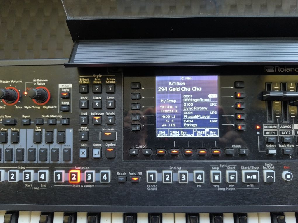 Teclado Roland EA7 800€