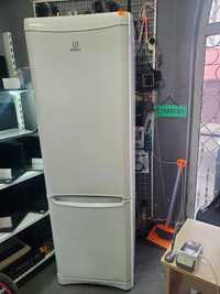 Холодильник Indesit ,висота 185см. В хорошому робочому стані.