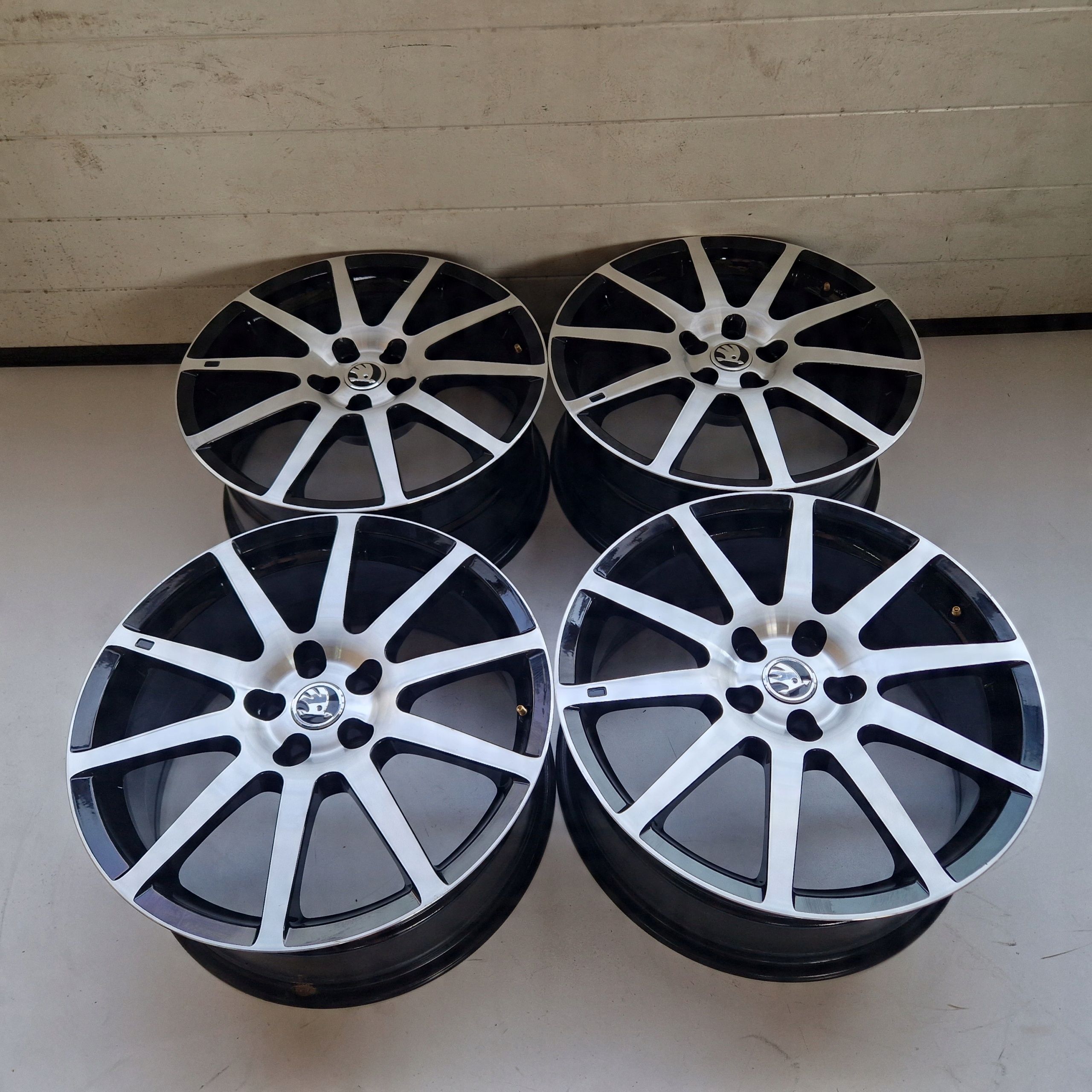 Skoda Scala Kamiq Fabia 5x100 18'' ET35 jak Nowe 4X