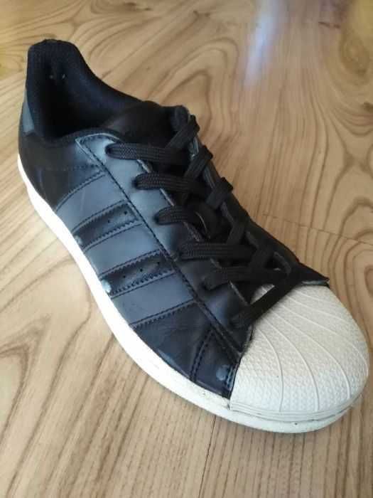 Buty ADIDAS Superstar.