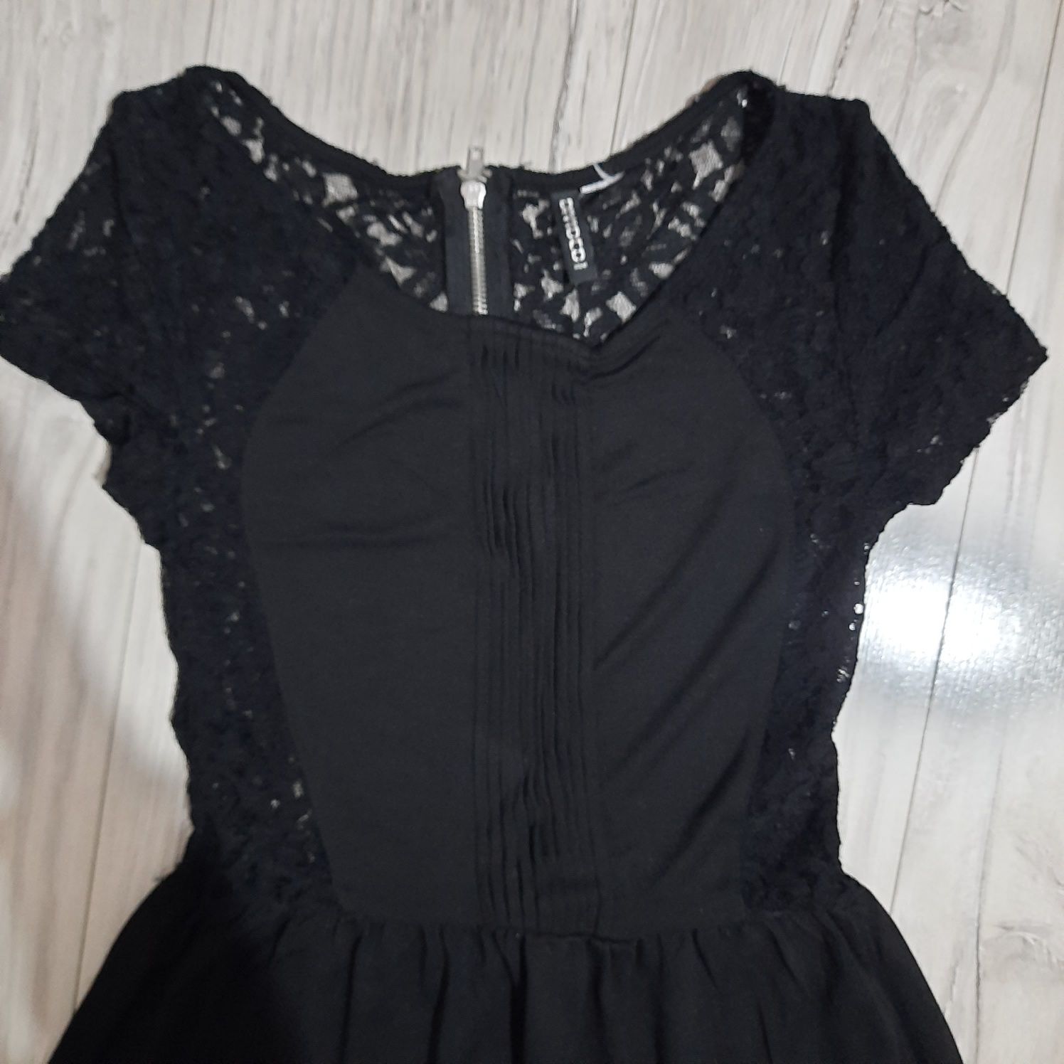 Sukienka z ozdobnymi plecami/koronka/H&M/r.S