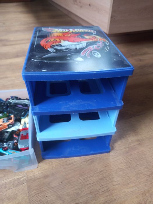 Kolekcja hot wheels samochodziki wraz z pudelkiem