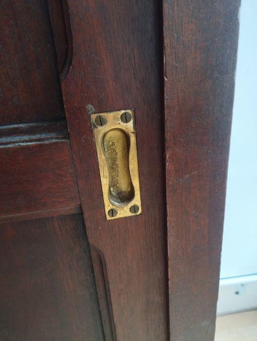 Roupeiro estilo colonial madeira Armário Portas Correr Gavetões Latão