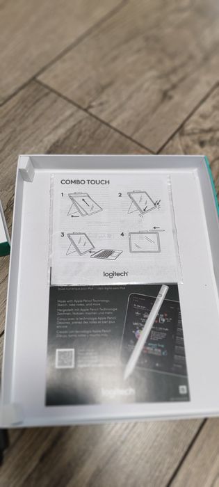 Чохол Logitech Combo Touch