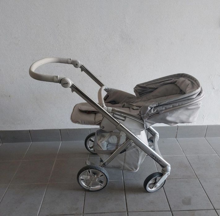 Carrinho de bebé  marca Bebecar