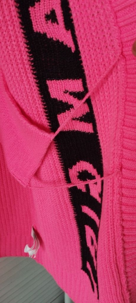 Fajny kardigan w kolorze różowym z kieszeniami S/M.