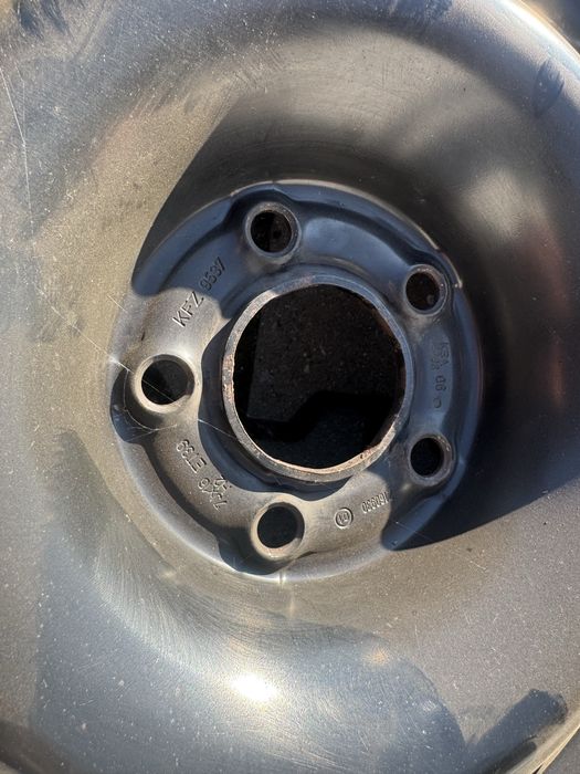 Koła zimowe Audi A4 B8 225 55 R16 Et39 5x112 Pirelli