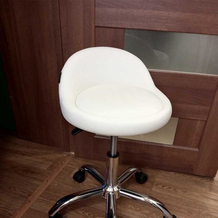 Стул офисный компьютерный на колесиках DF-073 белое кресло для мастера