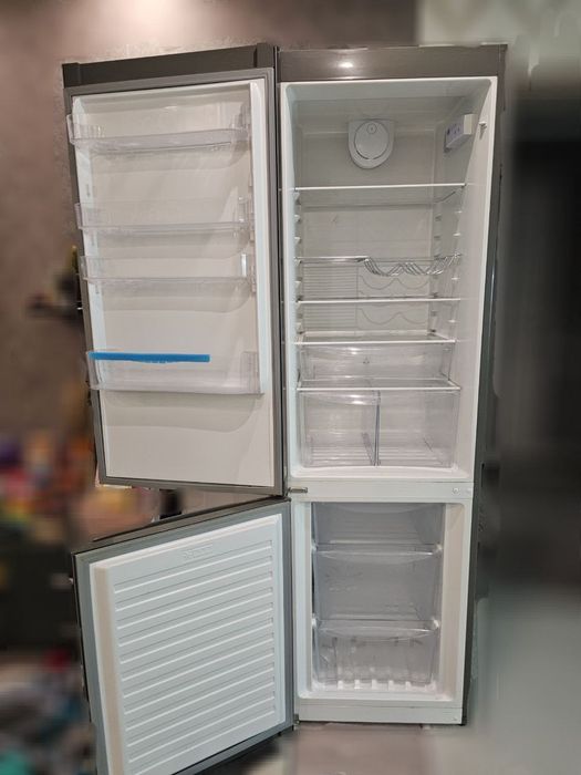 Продаю холодильник Zanussi ZRB38313XA. Не робочий