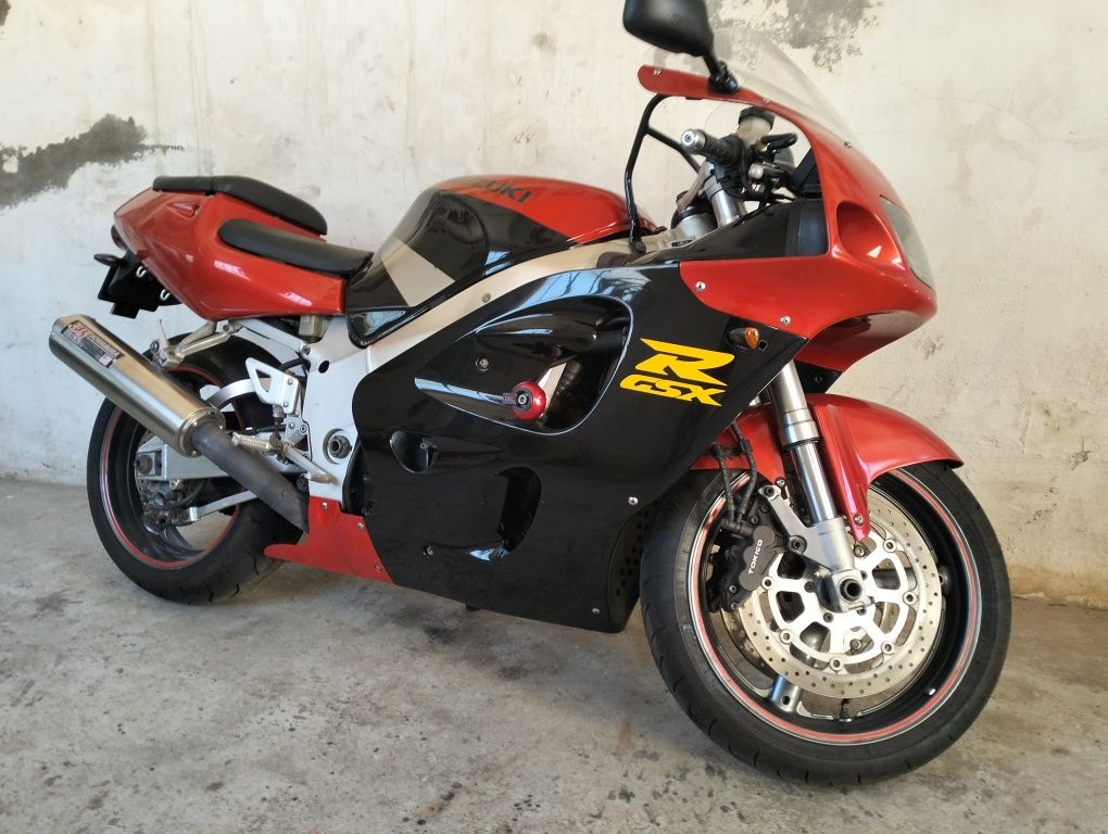 Suzuki GSXR 750.