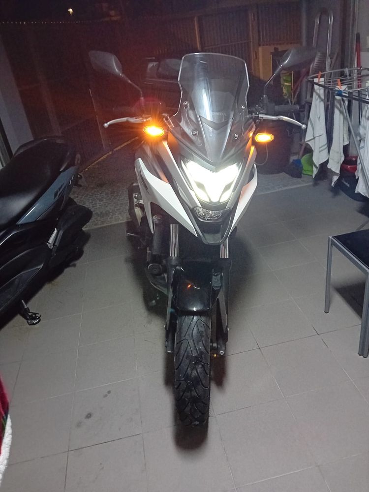 Honda NC750X 2022 com Topcase GIVi